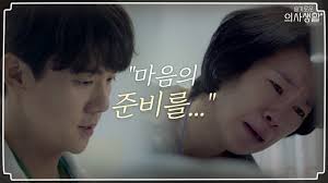 Everyday is extraordinary for five doctors and their patients inside a hospital, where birth, death and everything in between coexist. Spoilers Ddoboja Catches Up On Hospital Playlist Naver Tv Comments Episode 1 Laptrinhx News