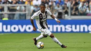 Em 11 de julho de 2017, acertou com a juventus por empréstimo de uma temporada, ao custo de 6 milhões de euros , e com opção obrigatória de compra por 40 milhões, ao final do vínculo. Juventus Makes Decision On Costa S Future Juvefc Com