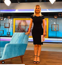 Son birkaç yıldır, evlendiği için sahnelere ve televizyonlara pek fazla çıkmamaktadır. Songul Karli Nin Son Paylasimi Kriz Cikardi Sutyensiz Sahur Pozu