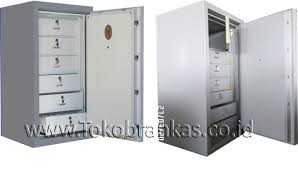 Blibli.com jual brankas krisbow terkuat, loh! Jual Brankas Di Ponorogo Murah Kuat Tahan Api Chubb Kasteel Mark Iv Size 1 Pabrik Brankas Berkualitas Harga Brankas Surabaya Tahan Api Standar Sni Pabrik Brankas Berkualitas Harga Brankas