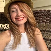 Jennifer Senter's Instagram, Twitter & Facebook