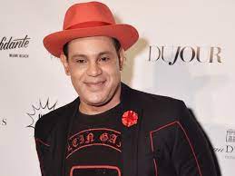 Sammy sosa no longer looks like he did during the 1990s when he battled mark mcgwire for home run supremacy. The Cubs Still Won T Welcome Sammy Sosa Back Unless He Apologizes Sports Illustrated