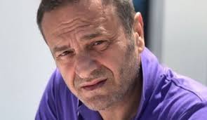 Ele mora na América, mas Sinan Vllasaliu não tem medo dos EUA, ele quer um  primeiro-ministro que ame o povo