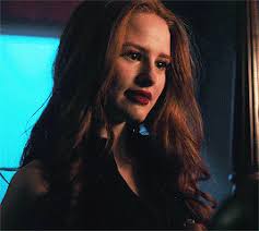 Riverdale konusu incelendiğinde olaylar küçük ama son derece ilginç bir kasabada geçmekte.sakin ve her şeyin sıradan göründüğü bu kasabaya özellikle dışarıdan gelenler farklı duygulara kapılmaktadır. Riverdale Gif Imagines Cheryl Blossom 2 Wattpad