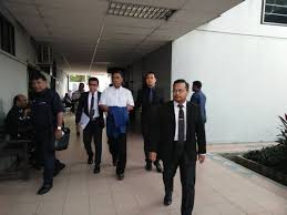 Bank muamalat, standard chartered, public bank turun kadar faedah. Former Perak Corp Ceo Charged With Taking Rm455k Bribe Nestia
