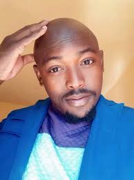 Who can I spend R500 with indoors I'm bored I'm a guy