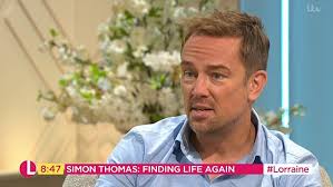 Former blue peter presenter simon thomas' wife has died just three days after being diagnosed with acute myeloid leukaemia. Simon Thomas Returns To Football Presenting Three Years After The Tragic Death Of His Wife Daily Mail Online