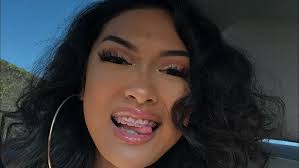 Everyday Glam Makeup Tutorial // @queenkvrstxnn //