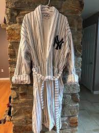 Excellent New York Yankees Sport Robe Plush Terrycloth Pinstripe Bathrobe Sz M New York Yankees Yankees Pinstripe