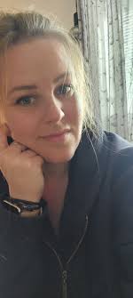 Va händer ikväll då? Denna 34 åringen ska bara chilla. Har huvudverk😐