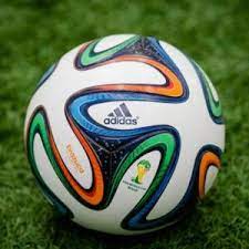 Sepak bola merupakan olahraga yang dikenal sejak ribuan tahun yang lalu. 21 Bola Resmi Piala Dunia Dari Masa Ke Masa Tokopedia Blog