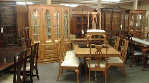 Home styles 5pc dining set includes a round pedestal dining table features a solid hardwood construction in black and cottage oak finish. Keller Oak Dining Room Set Delmarva Furniture Consignment