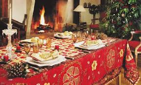 Estas ideas son el puedan surgir ideas innovadoras para hacer el o los centros de mesa navideños para cena de nochebuena. Como Decorar Una Mesa Para Comidas O Cenas Navidenas Bezzia