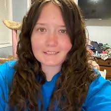 Hey, friends! ☺️ Have you seen our great Family Tree in the album?🥰 It  seems that not all the photos are in their places.🖼 Let's fix it!🛠  Arrange the photographs of family