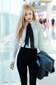 It's no surprise that how you like that blew up as big as it did, when you have blackpink at the top of their style game in the music video. Pin By Ikram On Rose Blackpink Airport Style Blackpink Fashion Blackpink Rose Rose Fashion