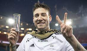 Bendtner played football for tårnby boldklub before joining f.c. Pluhq5tli1c Qm