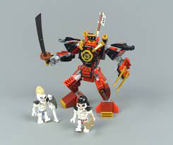 The highly posable toy samurai mech features an opening cockpit for minifigures, 2 stud shooters, posable arms and legs, a big toy katana and a double katana. Review 70665 The Samurai Mech Brickset Lego Set Guide And Database
