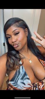 Introduction and seeking high school classmates from 1975