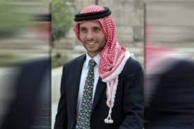 أسامة بن زيد اسمه ونشأته هو أسامة بن زيد بن حارثة الكلبي، كان أبوه مولى لرسول الله ، ويكنى أبا محمد، وهو مولى رسول الله من أبويه، وكان يسمى حِبّ رسول. 221c R21hkqbhm