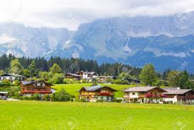 Österreich landschaft salzkammergut linz traunstein natur alpen traunsee attersee oberösterreich. Eine Schone Aussicht Auf Die Osterreichischen Alpen Und Oberndorf In Tirol Osterreich Lizenzfreie Fotos Bilder Und Stock Fotografie Image 44299124