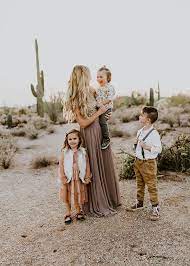 5 Tips To Nail Your Family Photos The Love Designed Life Family Portrait Outfits Family Photoshoot Outfits Summer Family Photos
