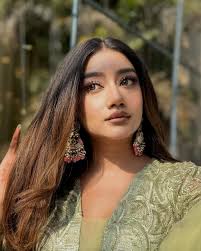 Chehra jese ghazal Chehra jaan e ghazal! 👀🕊️💚 . . . . . . Wearing :  @pampher_couture