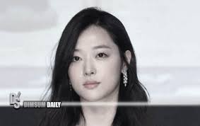 Her shocking death was revealed on instagram by a . Sulli The Korean Actress Found Dead At Her Apartment In Seoul Today Dimsum Daily