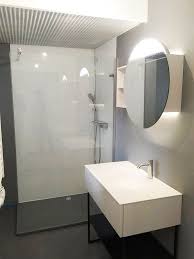 In den allermeisten bädern werden die wände heute teils gefliest, teils gestrichen und/oder tapeziert. Fliesenloses Badezimmer Keine Fliesen Im Bad Badezimmer Com