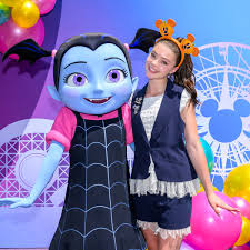 Maybe the cute reunion can happen when we're OFF the creaky tram ride? 👀 .  . . 🎥: Bunk'd