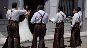 Mi amiga mónica está un poco enojada porque su novio no puede salir esta noche. Esta Tarde Se Casa Mi Nina Grupo Rociero Entreolivares En Santa Amalia Youtube