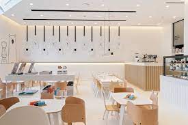 White And The Bear El Primer Restaurante Para Ninos En Dubai Diseno Del Restaurante Restaurantes Estudio De Arquitectura
