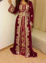 Mais je ne sais pas quelle tenue mettre, habituellement je met une long robe simple, mais là ma meilleure amie me dit que tout Robe Invitee Mariage Marocain 674614