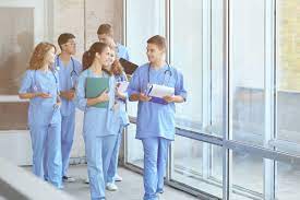 How to Be a Good Nursing Student | IntelyCare