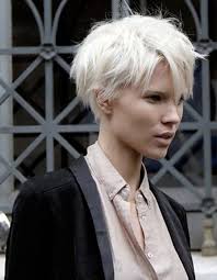 L'arrivée d'une nouvelle année est l'occasion parfaite pour changer de coiffure. Idee Tendance Coupe Coiffure Femme 2017 2018 Coiffure Courte Automne Hiver 2016 Les Plus Jolis Modeles De Coupes Courtes U Vogue Tunisie Maroc Algerie Magazine Fashion Luxe Inspiration Et People