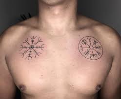 Tatuagem Vegvisir E Aegishjalmr No Tiago Charlotte Tattoo Facebook