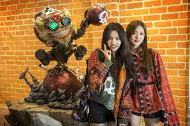 She is also a part of kda as akalis voice. Spoiler G I Dle S Soyeon And Miyeon Part Of Collaboration Line Up For League Of Legends World Championships Opening Ceremony Allkpop