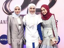 Anugerah juara lagu is a popular annual music competition in malaysia, organised by tv3 since 1986. Gambar Fesyen Selebriti Sekitar Ajl 32 Yang Memukau Media Hiburan