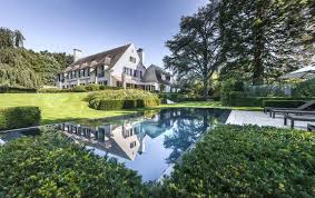 Il s'agit d'une piscine publique de 25 x 8 mètres. Pin Op Buitenzwembaden