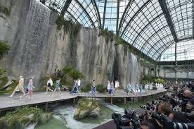 Le grand escalier du grand palais. Vasarnamis Grieztumas Per Daug Grand Palais Karl Lagerfeld Yenanchen Com