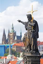 Stavba nového mostu začala v roce 1357 pod záštitou krále karla iv. Prazsky Karluv Most Galerie Pod Sirym Nebem Novinky Cz