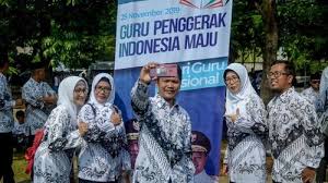 Lirik lagu hari guru dan unduh semua lagu mp3 dengan mudah. Hari Guru Nasional Dan Isi Lirik Lagu Hymne Guru Ciptaan Sartono Tirto Id
