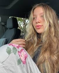 Sophia Valle's Instagram, Twitter & Facebook