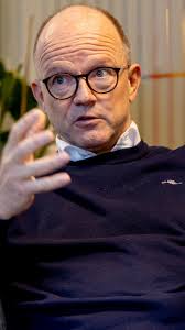 Vi snakker om skatt på en helt annen måte enn før, mener NHO-sjef Ole-Erik  Almlid. Hør fersk episode av «Den politiske situasjonen» der du hører  podkaster, eller på dn.no/podkast.