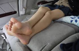 JS、JC】小中学校時代の裸足女子とのフェチなプレイの話 - 天国的底辺