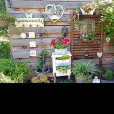 Foto In Unser Garten Google Fotos In 2020 Holzwand Garten Holzwand Holzwand Terrasse