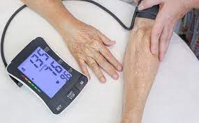 Menurut standar american heart association, rentang tekanan darah dikategorikan dalam beberapa jenis: Kenali Tekanan Darah Normal Berdasarkan Usia Alodokter