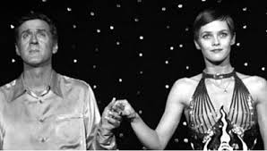 Il s'appelle gabor, il est lanceur de couteaux et il a besoin d'une cible. La Fille Sur Le Pont French Films Film Vanessa Paradis