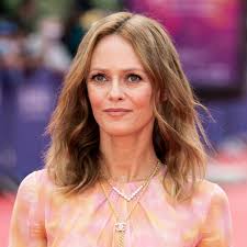 Sie die geheimnisvolle französische sängerin, er der gefeierte schauspieler. Vanessa Paradis Starportrat News Bilder Gala De