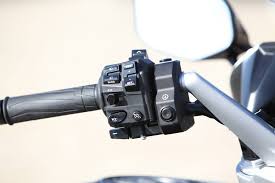 La phase 4 démontre que le segment des routières n'a pas fini de s'abreuver de technologie. Yamaha Fjr 1300 As Que Va Faire La Police Automobile