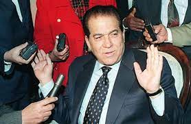 وشغل الجنزوري منصب رئيس الوزراء مرتين أولهما ما بين عامي 1996 و1999 قبل أن يقع خلاف بينه وبين الرئيس الأسبق حسني مبارك الذي أقاله. ÙˆÙØ§Ø© Ø±Ø¦ÙŠØ³ Ø§Ù„ÙˆØ²Ø±Ø§Ø¡ Ø§Ù„Ù…ØµØ±ÙŠ Ø§Ù„Ø£Ø³Ø¨Ù‚ ÙƒÙ…Ø§Ù„ Ø§Ù„Ø¬Ù†Ø²ÙˆØ±ÙŠ